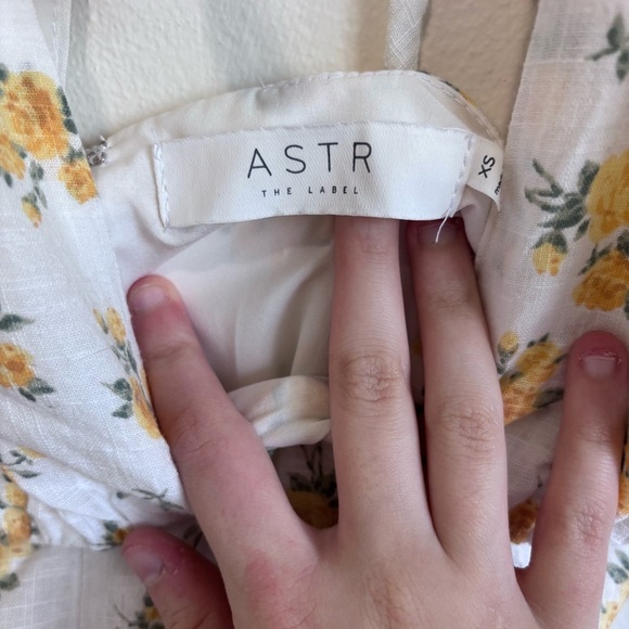 ASTR the Label
Lovegrove Dress in White Yellow Floral XS - Picture 4 of 6
